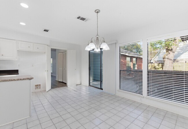 Building Photo - 506 Willow Wisp Cir