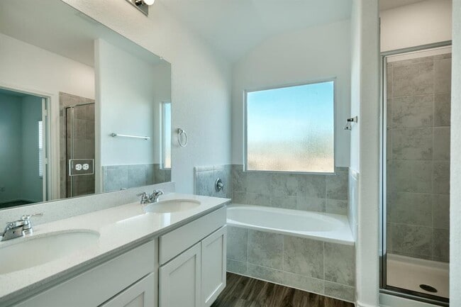 Building Photo - 241 Majestic Cedar Ct