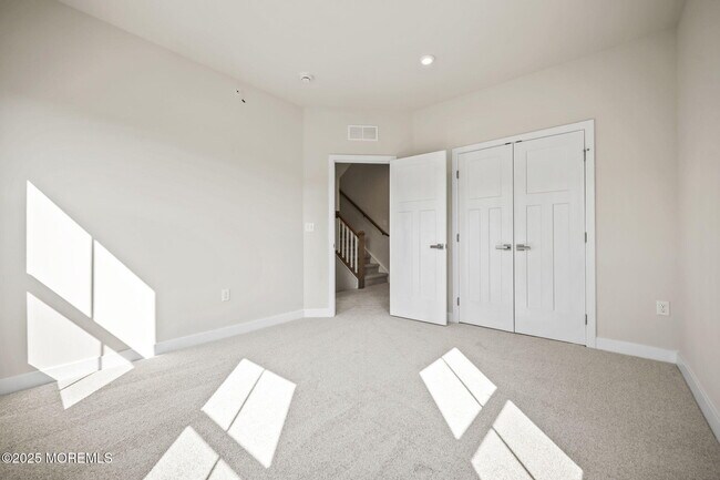 Building Photo - 20 Gramercy Dr