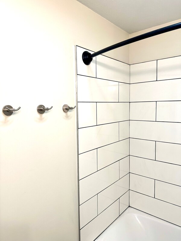 Building Photo - 2168 Plainfield Ave