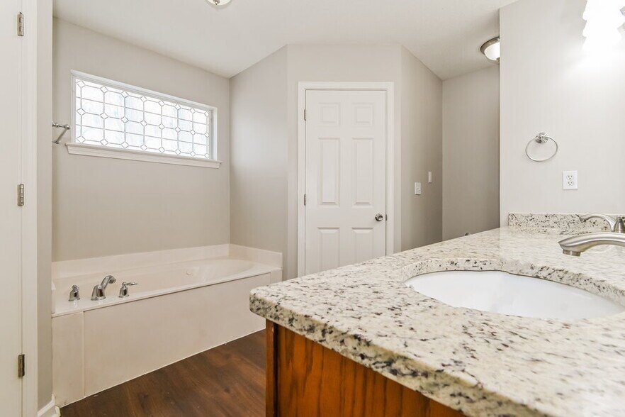 Building Photo - 5678 Kuykendall Dr