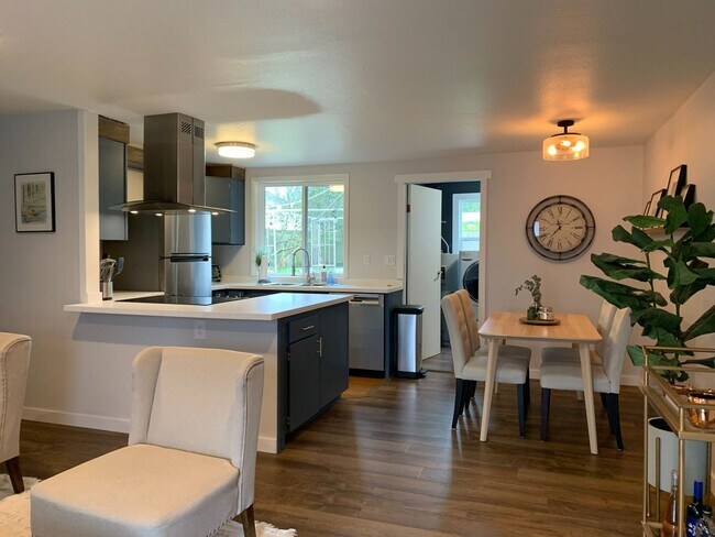 Building Photo - Beautifully Updated  Pinehurst Home