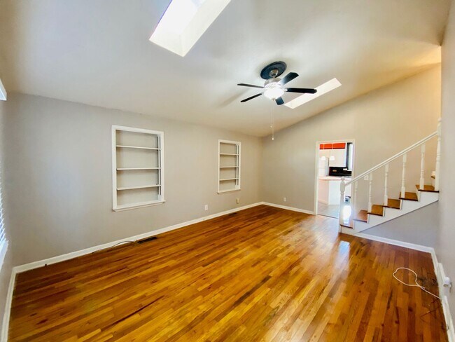 Building Photo - {11821} Desirable Shawnee Village Location + Hardwood Floors + Fenced Yard