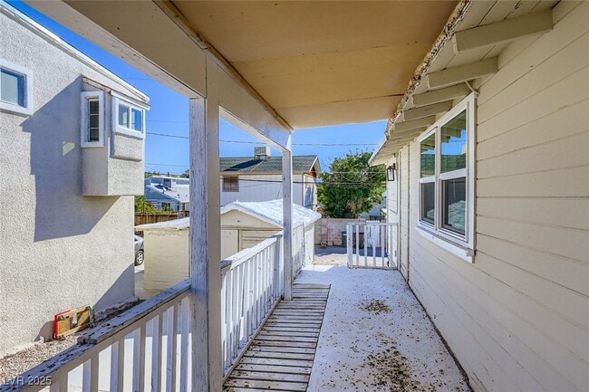 Building Photo - 663 D