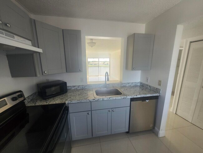 Building Photo - 8600 N Sherman Cir