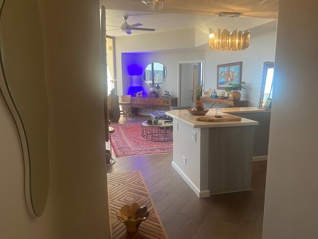 Building Photo - 725 Kapiolani Blvd