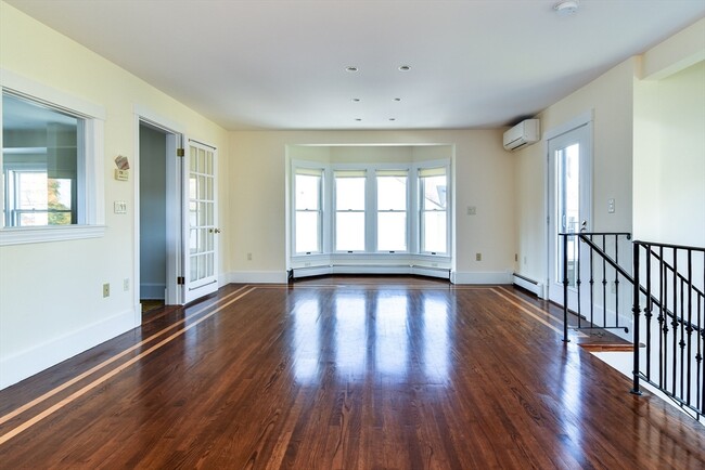 Building Photo - 110 Main St