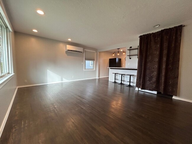 Building Photo - Updated Charmer