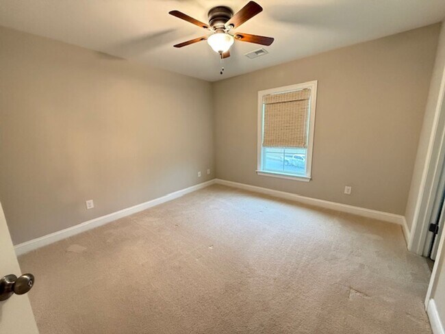 Building Photo - 4 Bedroom 3.5 Bath House in St. Johns Lake - Johns Island