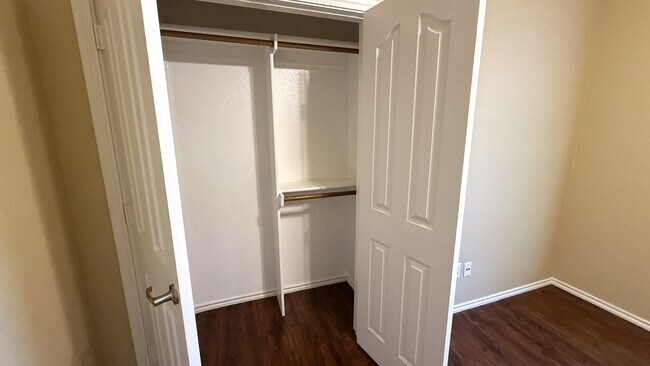 Building Photo - 507 Mesa Ridge Ct