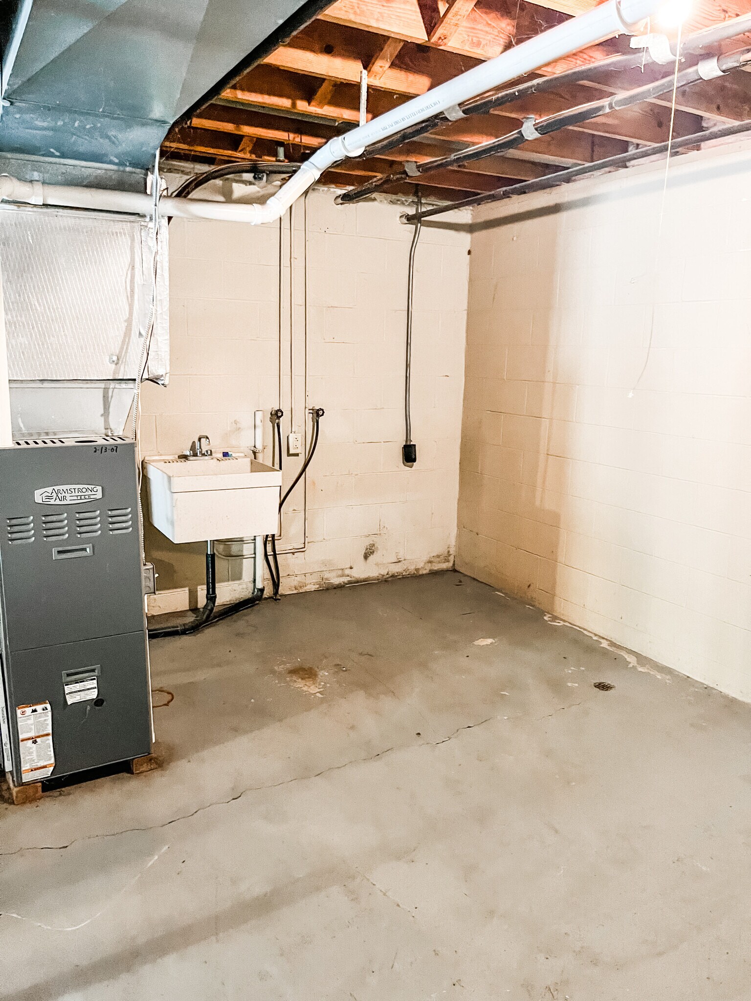 Laundry Hookup and Sink - 5229 Rule Rd