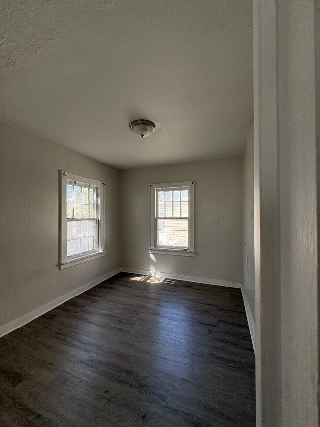 Building Photo - 609 N Madison St