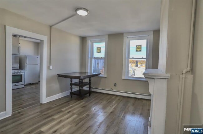 Building Photo - 743 Harrison Ave