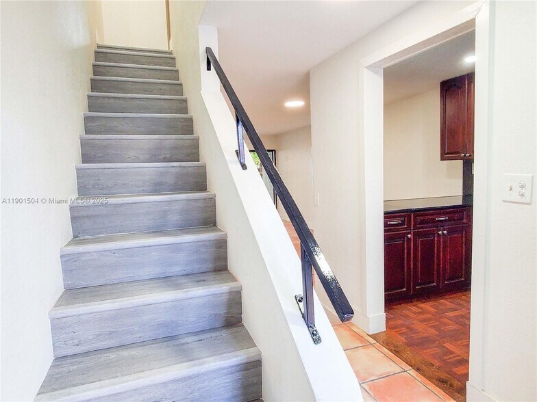 Building Photo - 1901 NW South River Dr