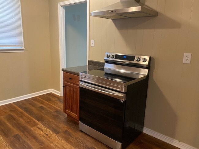 Building Photo - 120 Glass St