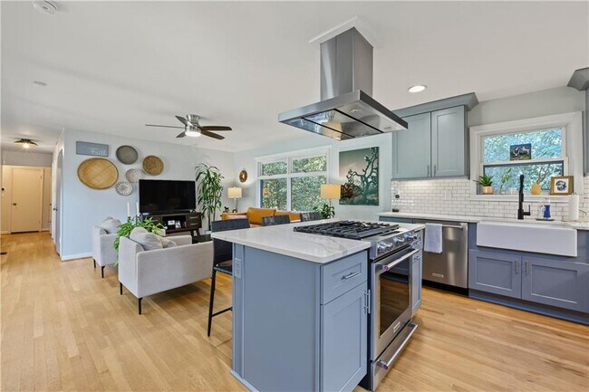 Building Photo - 3831 Greenhill Dr