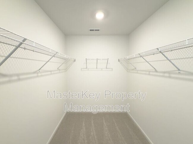 Building Photo - 212 Shingle Oak Rd