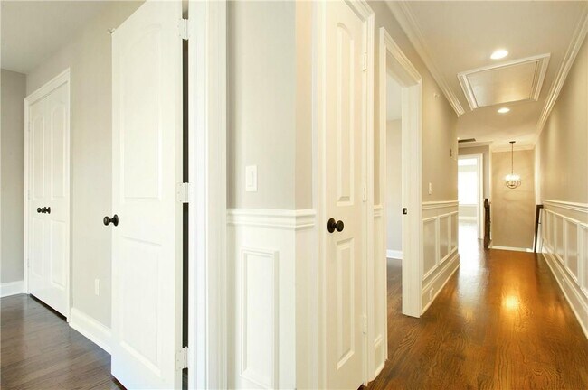 Building Photo - 150 Woodside Ave