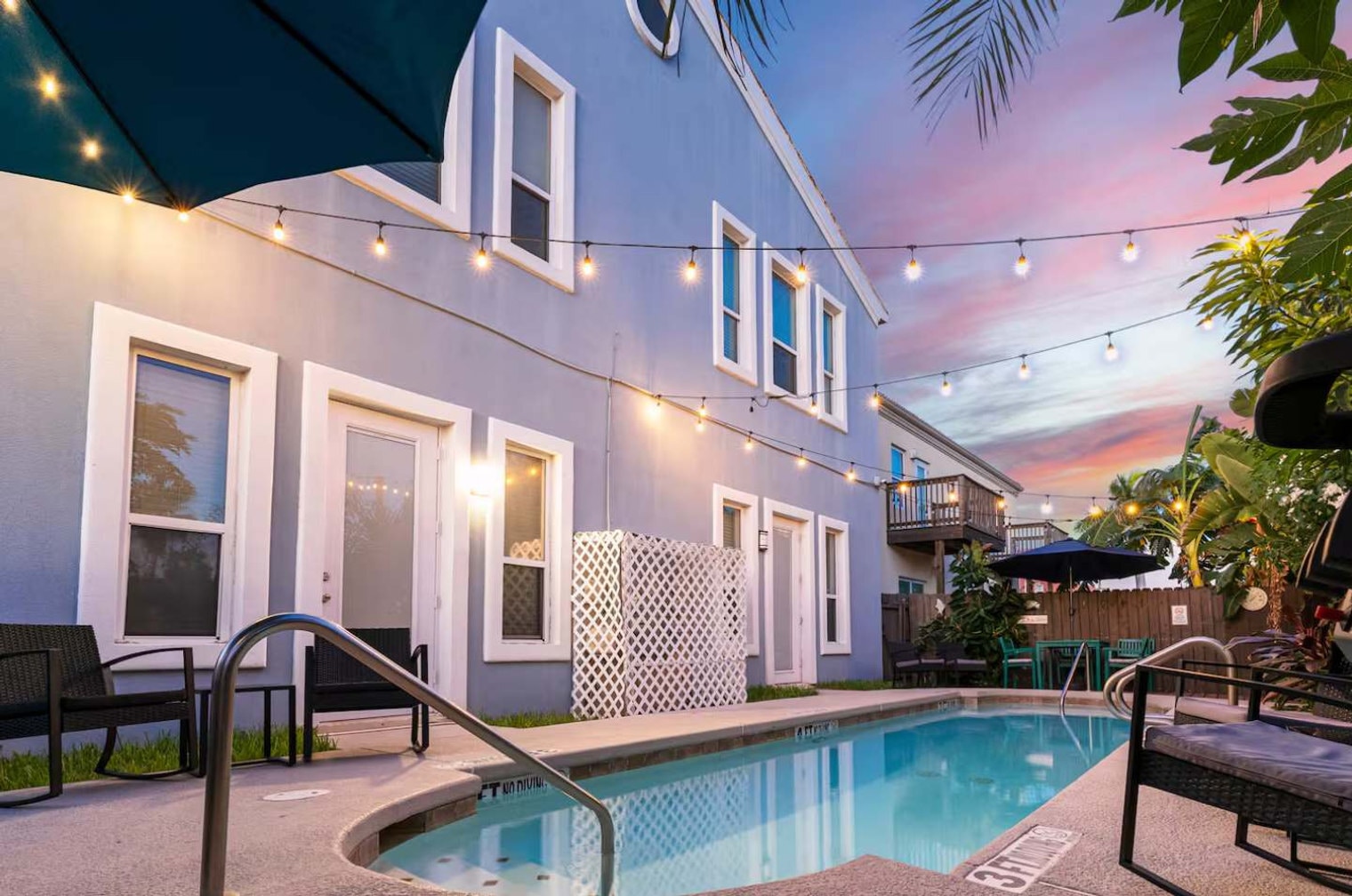 Building Photo - 117 E Campeche St