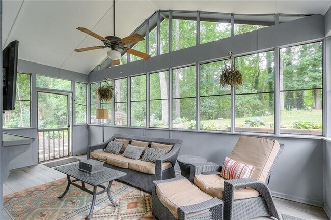 Building Photo - 392 Greenfield Ct