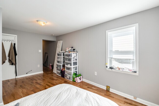 Building Photo - 2144 E Arizona St