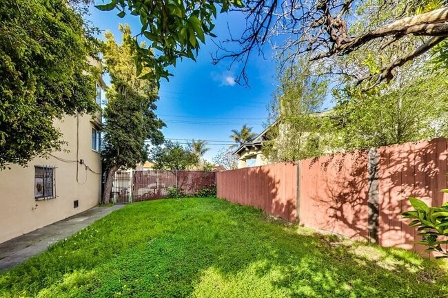 Building Photo - 5492 Ruth Ave