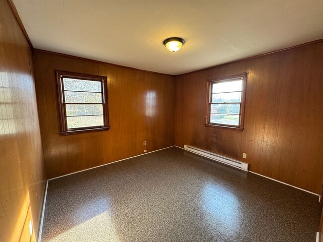 Building Photo - Ready to show!