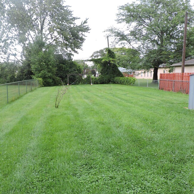Building Photo - 22305 Dorion St