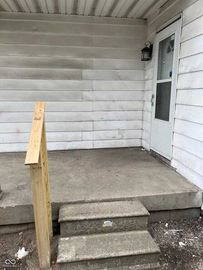 Building Photo - 1944 Shelby St