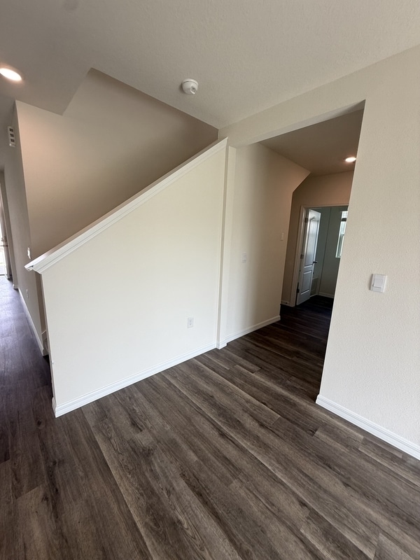Building Photo - 5490 Hayloft Dr