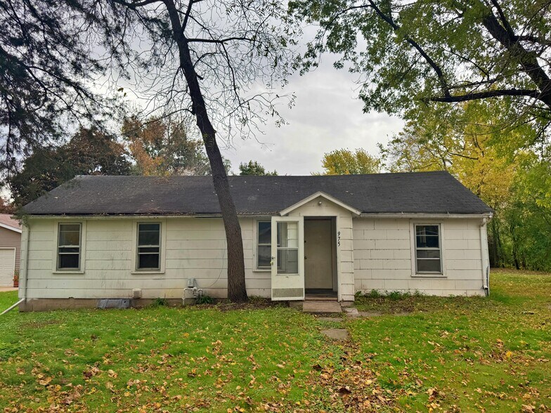 Primary Photo - 975 S Armstrong Ave