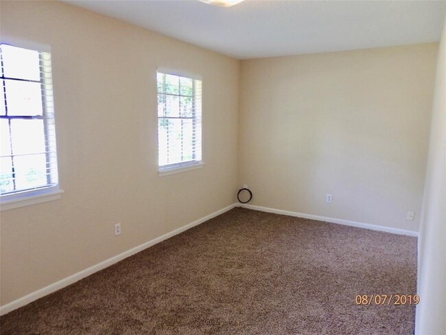 Building Photo - 2109 Riverside Dr