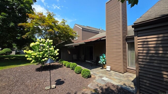Building Photo - 53 Hollister Way N