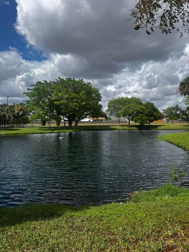 Building Photo - 9999 Summerbreeze Dr