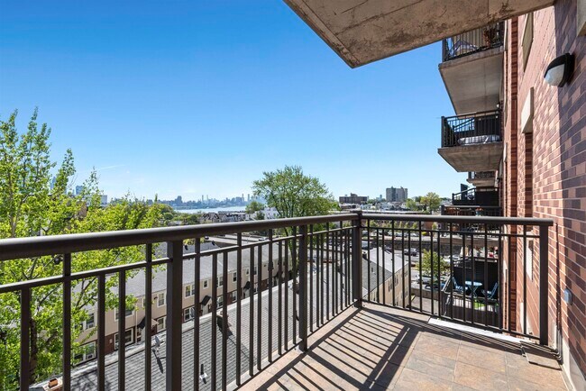 Building Photo - 3312 Hudson Ave