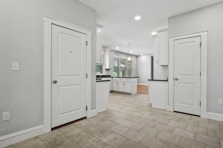 Building Photo - 91 Verndale St