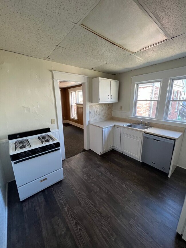 Building Photo - 454-56 W 2ND