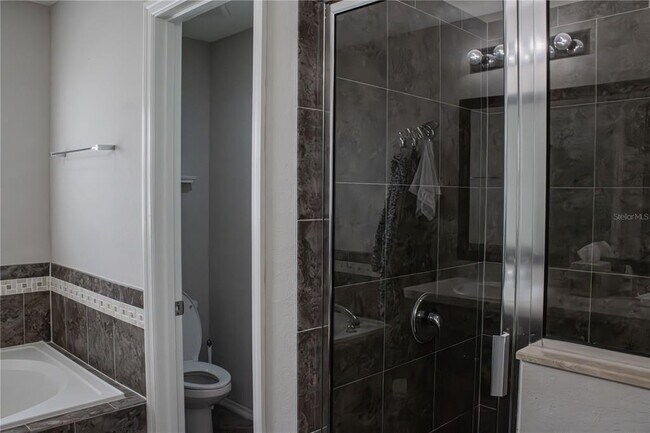 Building Photo - 2628 Sunset Cir