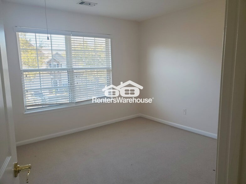 Building Photo - 7711 Parkside Dr