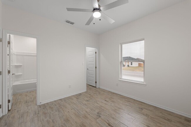 Building Photo - 2326 Summit Rd