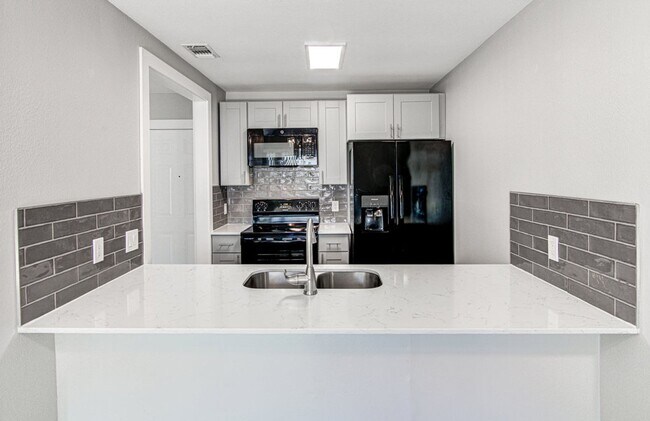 Building Photo - 1603 Dale Cove