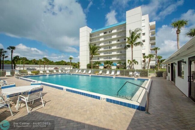 Building Photo - 5151 N Hwy A1A