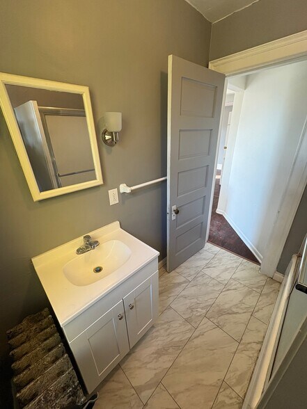 Building Photo - 543 3rd St