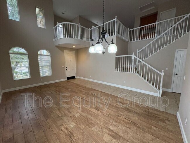 Building Photo - 3116 W Buena Vista Ave