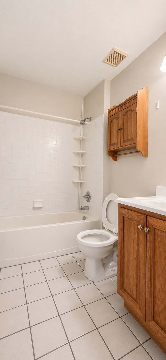Building Photo - 1438 Thousand Roses Dr S