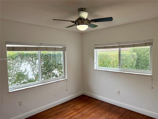 Building Photo - 814 Capri St