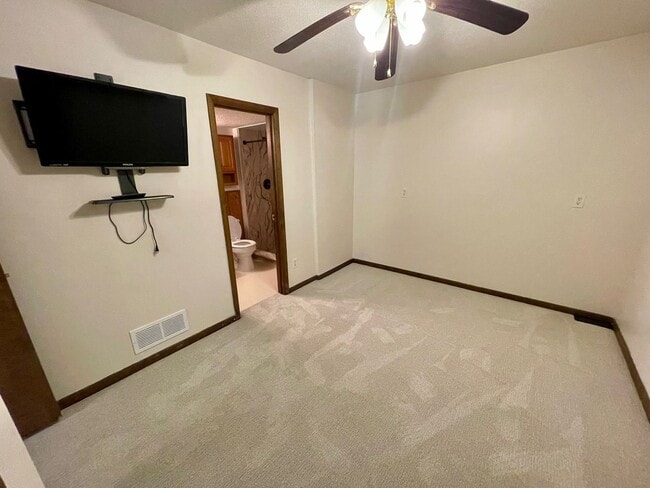 Building Photo - Unique 4 Bedroom Home on Dead-End Road w/ ...