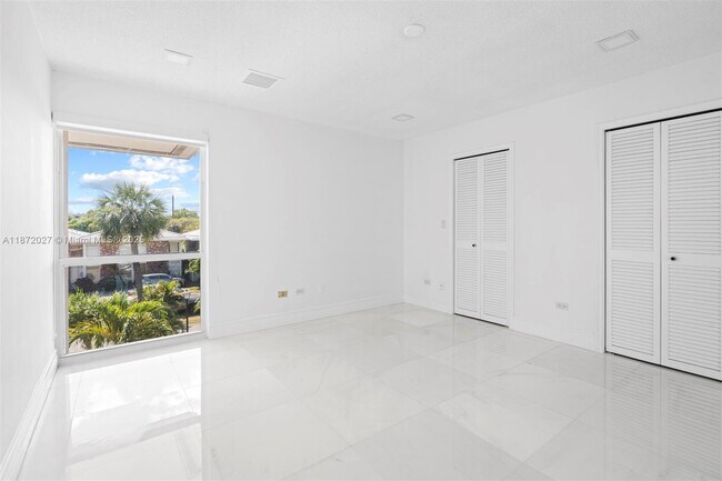 Building Photo - 6795-6793 Brookline Dr