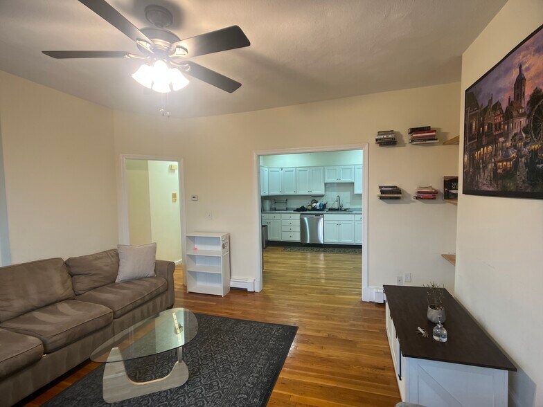 Building Photo - 122 Day St