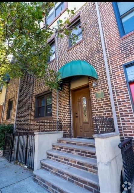 Building Photo - 583 Gregory Ave
